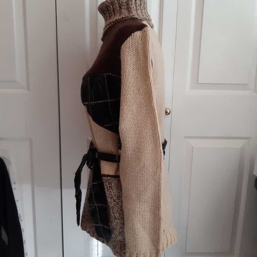 Crossing Pointe Patch Sweater - Size Sml - image 4